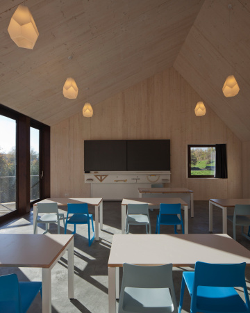 Ecole Rudolf Steiner, Lausanne, Crissier, Localarchitecture, Holz, Laubengang, Schule