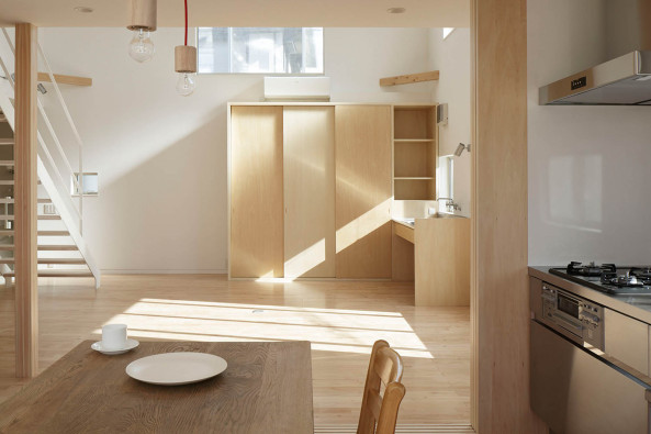 Japan, Tokio, Fumihiko Sano, studio Phenomenon, Wohnhaus, Holz, Wohnen, studio, Zaun, Edelstahl, stainless steel, Moireffekt