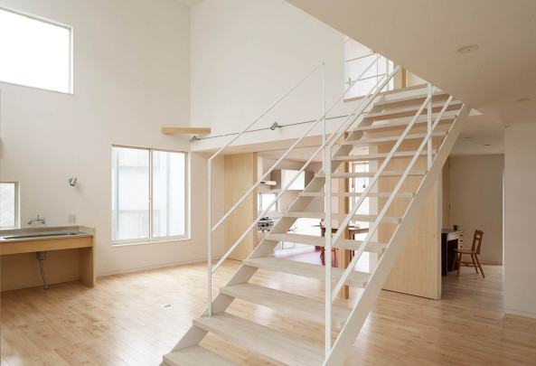 Japan, Tokio, Fumihiko Sano, studio Phenomenon, Wohnhaus, Holz, Wohnen, studio, Zaun, Edelstahl, stainless steel, Moireffekt