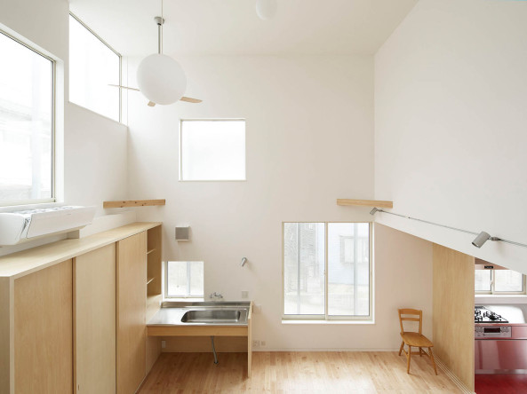 Japan, Tokio, Fumihiko Sano, studio Phenomenon, Wohnhaus, Holz, Wohnen, studio, Zaun, Edelstahl, stainless steel, Moireffekt