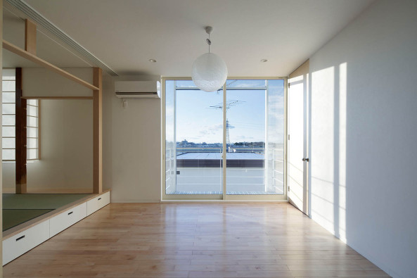 Japan, Tokio, Fumihiko Sano, studio Phenomenon, Wohnhaus, Holz, Wohnen, studio, Zaun, Edelstahl, stainless steel, Moireffekt