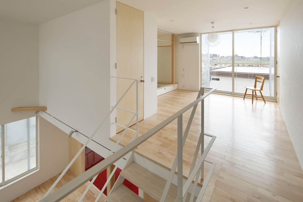 Japan, Tokio, Fumihiko Sano, studio Phenomenon, Wohnhaus, Holz, Wohnen, studio, Zaun, Edelstahl, stainless steel, Moireffekt