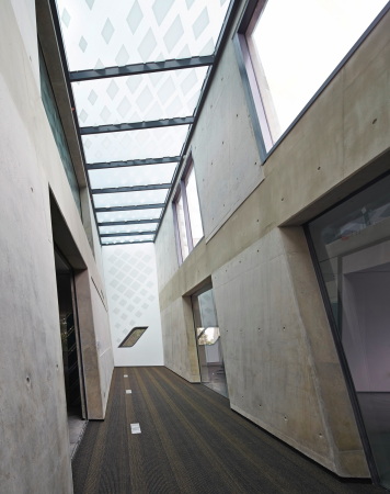 Issam Fares Institute for Public Policy and International Affairs, American University of Beirut, Zaha Hadid, Sichtbeton