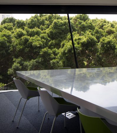 Issam Fares Institute for Public Policy and International Affairs, American University of Beirut, Zaha Hadid, Sichtbeton