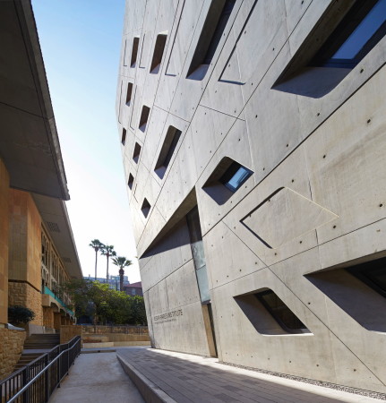 Issam Fares Institute for Public Policy and International Affairs, American University of Beirut, Zaha Hadid, Sichtbeton