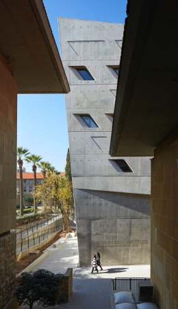 Issam Fares Institute for Public Policy and International Affairs, American University of Beirut, Zaha Hadid, Sichtbeton