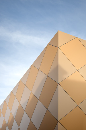 Musikverein Zwettl, Franz Architekten, Neubau, Architektur aus �sterreich, Goldst�ck, Fassade, Facade, Franz, piece of gold, golden music hall, Austria, Architecture, Musik, music, accoustic, Akustik, Raumakustik, Konzerthalle, R�ume f�r Musik, Stadtgemeinde Zwettl, Musikverein, Gold, Golden