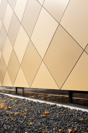 Musikverein Zwettl, Franz Architekten, Neubau, Architektur aus �sterreich, Goldst�ck, Fassade, Facade, Franz, piece of gold, golden music hall, Austria, Architecture, Musik, music, accoustic, Akustik, Raumakustik, Konzerthalle, R�ume f�r Musik, Stadtgemeinde Zwettl, Musikverein, Gold, Golden