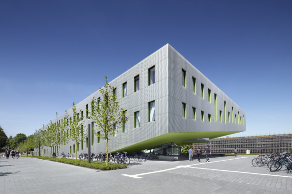 Benthem Crouwel, Hrsaalgebude, Jens Kirchner, Osnabrck, Hochschule, Fachhochschule, Auditorium, Lernlandschaft, Geknickte Fassade, Farbe, Grn, Grasgrn, Metallfassade, Campus, Unigelnde, Barbarstrae, Sedanstrae, Seminar, Mensa