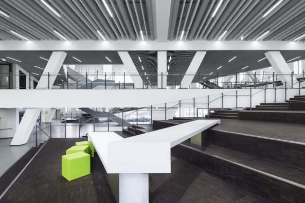 Benthem Crouwel, Hrsaalgebude, Jens Kirchner, Osnabrck, Hochschule, Fachhochschule, Auditorium, Lernlandschaft, Geknickte Fassade, Farbe, Grn, Grasgrn, Metallfassade, Campus, Unigelnde, Barbarstrae, Sedanstrae, Seminar, Mensa