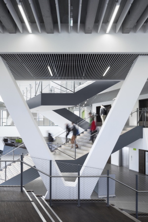 Benthem Crouwel, Hrsaalgebude, Jens Kirchner, Osnabrck, Hochschule, Fachhochschule, Auditorium, Lernlandschaft, Geknickte Fassade, Farbe, Grn, Grasgrn, Metallfassade, Campus, Unigelnde, Barbarstrae, Sedanstrae, Seminar, Mensa