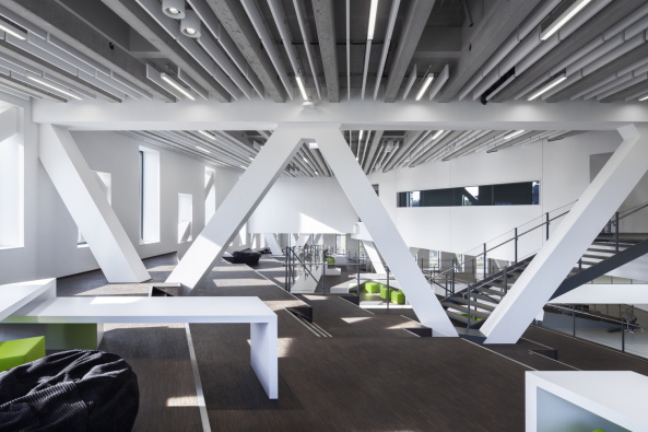 Benthem Crouwel, Hrsaalgebude, Jens Kirchner, Osnabrck, Hochschule, Fachhochschule, Auditorium, Lernlandschaft, Geknickte Fassade, Farbe, Grn, Grasgrn, Metallfassade, Campus, Unigelnde, Barbarstrae, Sedanstrae, Seminar, Mensa