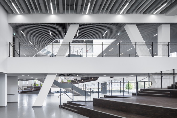 Benthem Crouwel, Hrsaalgebude, Jens Kirchner, Osnabrck, Hochschule, Fachhochschule, Auditorium, Lernlandschaft, Geknickte Fassade, Farbe, Grn, Grasgrn, Metallfassade, Campus, Unigelnde, Barbarstrae, Sedanstrae, Seminar, Mensa