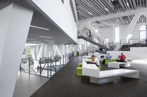 Benthem Crouwel, Hrsaalgebude, Jens Kirchner, Osnabrck, Hochschule, Fachhochschule, Auditorium, Lernlandschaft, Geknickte Fassade, Farbe, Grn, Grasgrn, Metallfassade, Campus, Unigelnde, Barbarstrae, Sedanstrae, Seminar, Mensa