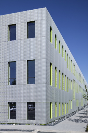 Benthem Crouwel, Hrsaalgebude, Jens Kirchner, Osnabrck, Hochschule, Fachhochschule, Auditorium, Lernlandschaft, Geknickte Fassade, Farbe, Grn, Grasgrn, Metallfassade, Campus, Unigelnde, Barbarstrae, Sedanstrae, Seminar, Mensa