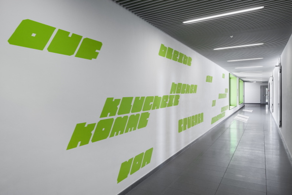 Benthem Crouwel, Hrsaalgebude, Jens Kirchner, Osnabrck, Hochschule, Fachhochschule, Auditorium, Lernlandschaft, Geknickte Fassade, Farbe, Grn, Grasgrn, Metallfassade, Campus, Unigelnde, Barbarstrae, Sedanstrae, Seminar, Mensa