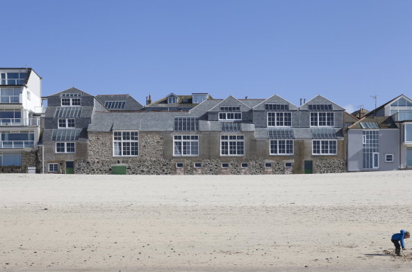 Region S�dwest: Porthmeor Artists� Studios and Fishermens� Cellars in St Ives von Long+Kentish Architects