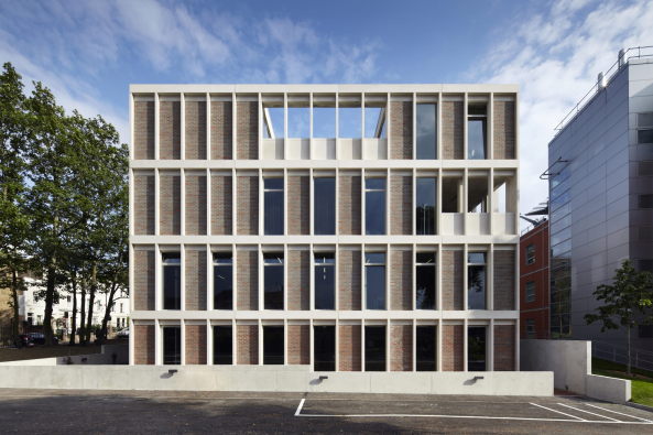 London (S�d): Ortus von Duggan Morris Architects