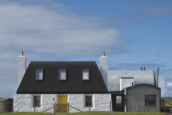 Schottland: House No. 7 auf der Isle of Tiree von Denizen Works