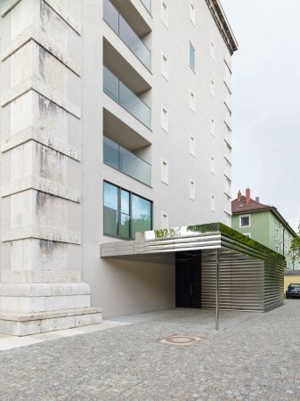 Mnchen, Bunker, Hochbunker, State of the Art, Labyr 1, Bunkerumbau, Wohnbunker, Umnutzung, Umbau, Wohnungsbau, Euroboden, Stahlbeton, Betondecke, Sichtbeton, Hochbau, Luxuswohnen, Stefan F. Hglmaier, Franz Ackermann, Kathryn Andrews, Manuel Graf, Erika Hock, Jenny Holzer, Thomas Houseago, Alexander Ernst Voigt, Cerith Wyn Evans, Nicola Sacher, hiepler, brunier