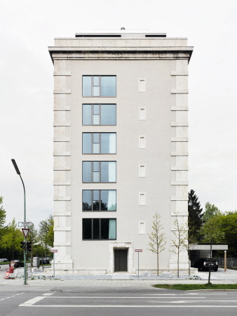 Mnchen, Bunker, Hochbunker, State of the Art, Labyr 1, Bunkerumbau, Wohnbunker, Umnutzung, Umbau, Wohnungsbau, Euroboden, Stahlbeton, Betondecke, Sichtbeton, Hochbau, Luxuswohnen, Stefan F. Hglmaier, Franz Ackermann, Kathryn Andrews, Manuel Graf, Erika Hock, Jenny Holzer, Thomas Houseago, Alexander Ernst Voigt, Cerith Wyn Evans, Nicola Sacher, hiepler, brunier