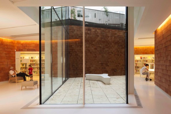 BCQ arquitectura barcelona, Library Joan Maragall, Villa Florida, Bibliothek, Garten, eingegraben, buried building, garden