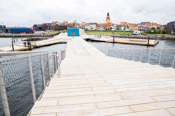 Julien de Smedt, Schwimmbad, Pier, Bootssteg, jds, Harbour Bath and Blue Base, KLAR, Creo Arkitekter, Sloth-Moeller, Faaborg, Fyn, Freibad, Meer, Baden im Meer, Kalvebod Brygge, swimming, harbour bath, Denmark, Dnemark, competition, Wettbewerb, 1. Preis, Schimmen, Sommer, Holz, Holzdielen