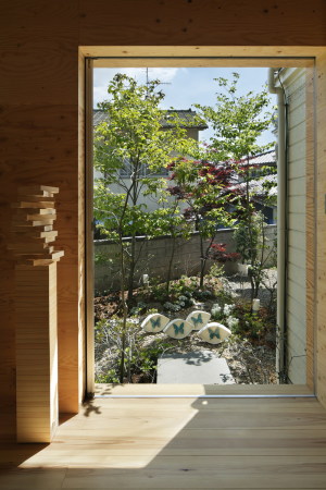 Koji Fujii/Nac�sa & Partners Inc., Cocochi comfort gallery Utsuwa, UID Architects, Tajiricho, Fukuyama, Hiroshima, Japan, Toshiya Ogino, Keisuke Maeda, Gemeindezentrum, Holz, Holzlatten, Lattenzaun, Wood, louvers, Natur, B�ume, Baum, Galerie, Seminar, Seminarr�ume, Treffpunkt, Veranstatulngsort, Hiroschima