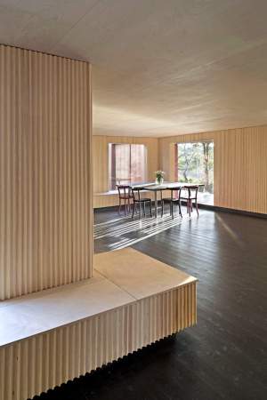 Maggie's Cancer Caring Centres, Krebs, Behandlungseinrichtung, Care Centre, England, Wirral, Merseyside, Carmody Groarke, Liverpool, Glas, glasfasergewebe, Holz, timber, Clatterbridge Hospital, Kevin Carmody, Andy Groarke