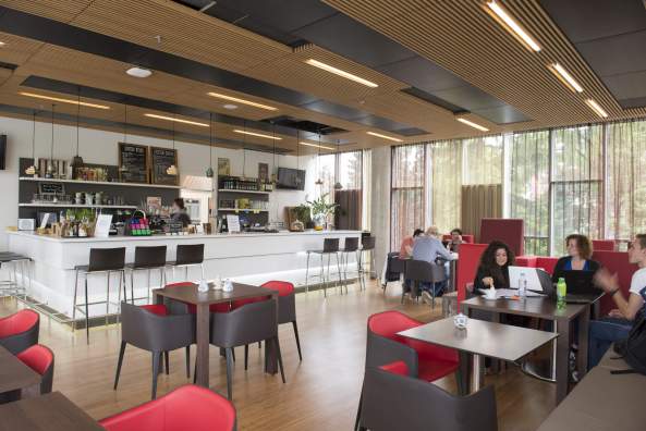 LIAG architects, Nijmegen, HAN University of Applied Sciences, Faculty of Education, Energieeffizienz, Naturmaterialien, Tageslicht, Licht, Glasdach, Dach, Biodiversitt