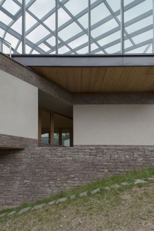 Liefers, Laives, Italien, Italy, Elisabeth und Helmut Uhl Stiftung, Wissenschaft, Non profit organization, kologische Nachhaltigkeit, modostudio, Wettbewerb, Holz, Bolzano, lokale Bauweise, Tradition, Forschung, Abriss, Lrchenschindel, Porphyrstein