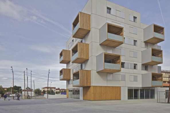 Square Maimat; Sozialwohnungsbau; Frankreich; PPA Architectures; Toulouse; Loggien; Lrchenholz; Wohnpark; 60er Jahre Wohnsiedlung; Abriss; Neubau