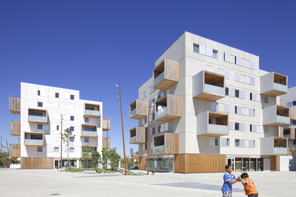 Square Maimat; Sozialwohnungsbau; Frankreich; PPA Architectures; Toulouse; Loggien; Lrchenholz; Wohnpark; 60er Jahre Wohnsiedlung; Abriss; Neubau