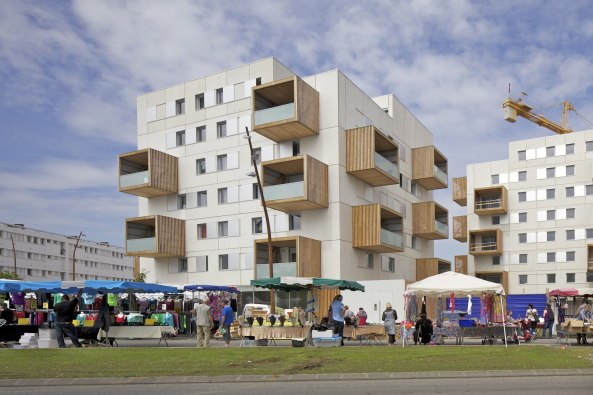 Square Maimat; Sozialwohnungsbau; Frankreich; PPA Architectures; Toulouse; Loggien; L�rchenholz; Wohnpark; 60er Jahre Wohnsiedlung; Abriss; Neubau