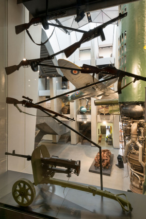 Imperial War Museum, Museum, London, Foster + Partners, England, First World War, Erster Weltkrieg, Galerie, new atrium, neuer Innenhof, Flieger, Flugzeug, Ausstellungsraum, Ausstellung, Geschichte, Kriegsmuseum