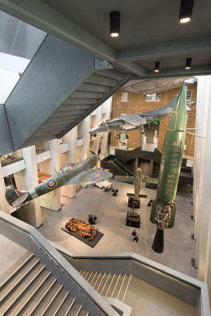 Imperial War Museum, Museum, London, Foster + Partners, England, First World War, Erster Weltkrieg, Galerie, new atrium, neuer Innenhof, Flieger, Flugzeug, Ausstellungsraum, Ausstellung, Geschichte, Kriegsmuseum