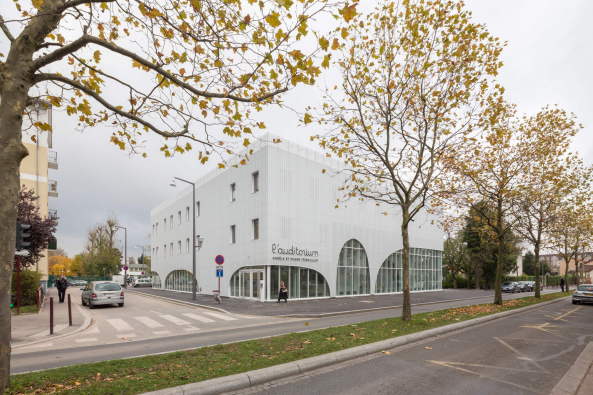 Konzertsaal, Konzerthalle, Konservatorium, Bondy, Paris, Zumtobel, Squano Amnagement, Radio Francen concert hall, Frankreich, Musik, Klassik, Wellblech, Blechh, Streckmetall, Sennheiser, PARC Architectes, Brice Chapon, Emeric Lambert, Verseilles, 11h45