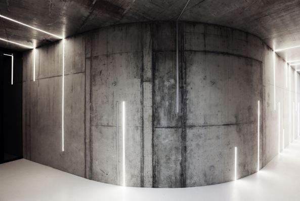 Wohnhaus in Berlin, Living in Berlin, Berlin-Mitte, Waisenstrae, Berliner Block, Wohnhuser an der alten Stadtmauer, altes Berlin, old berlin, Maisonette, Townhouse, Sohrab Zafari, Atelier Zafari, Japan, Persien, Lcke, Grundstck, Neubau, Wohnungsbau, Brandwand, Junge Architekten, Wohnen mit Pool, Dachteressae, Licht, Luft, new buildings in berlin, walls, windows, german architecture, best architects, Putz, Wrmedmmung, density