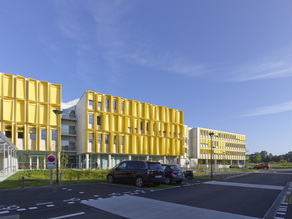 TETRARC, Kreativzentrum, Nantes, Hub Creative, La Chantrerie, Stphane Chalmeau, Startups, Wissenschaftszentrum, gelbe Fassade, Foyer, Atrium, Ecole Nationale Suprieure, Ecole de Design Nantes Atlantique et Polytech, Brogebude, Office building, yellow facade, Alain Boffard, Patrick Moreuil, Nantes Mtropole Amnagement, v2com