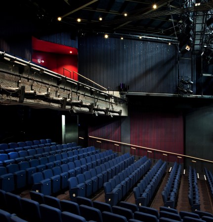 Chichester Festival Theatre, Haworth Tompkins, Powell and Moya, Theaterbau, Sichtbeton, Moderne, Umbau, concrete, renewal, modernism