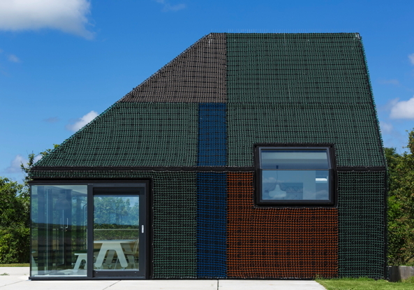 Sommerhaus, Texel, Benthem Crouwel, halbes Walmdach, Fischernetz