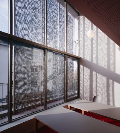 Babled Nouvet Reynaud Architectes, Rue Vaugirard, Paris, 15. Arrondissement, Studentenwohnheim, condominium, Aluminium, Fassade, Perforation, Paris, Frankreich