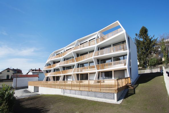Wohnhaus Graz, Ragnitzstrae, LOVE architecture, Wohnungsbau, Balkone, Lattenzaun, wooden fence, Laubengang, access balcony