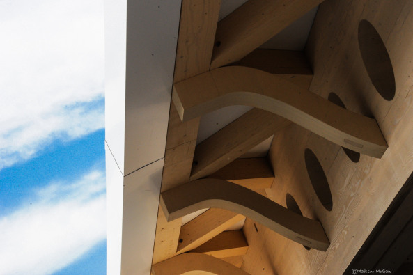 Aspen Art Museum; Shigeru Ban; Architects; Museumsneubau; USA; Wintersport; Kunst; Holzkonstruktion; Lamellenfassade; gewebte Holzfassade; Colorado; Aspen; Dachfoyer; Derek Skalko; Billy Farrell ; David Prutting;