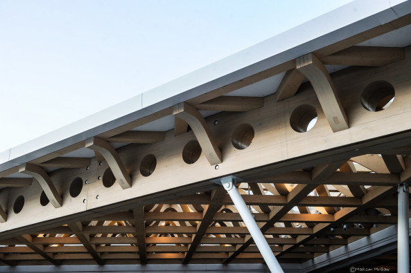 Aspen Art Museum; Shigeru Ban; Architects; Museumsneubau; USA; Wintersport; Kunst; Holzkonstruktion; Lamellenfassade; gewebte Holzfassade; Colorado; Aspen; Dachfoyer; Derek Skalko; Billy Farrell ; David Prutting;