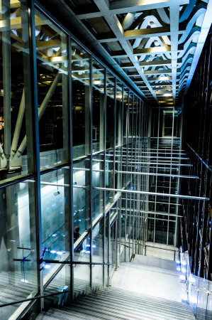 Aspen Art Museum; Shigeru Ban; Architects; Museumsneubau; USA; Wintersport; Kunst; Holzkonstruktion; Lamellenfassade; gewebte Holzfassade; Colorado; Aspen; Dachfoyer; Derek Skalko; Billy Farrell ; David Prutting;