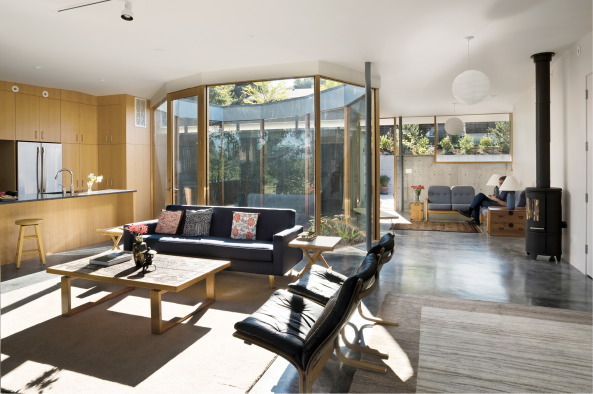 Bungalow mit Loch; Einfamilienhaus; Aurora; Oregon; No Architects; NOA; New York; Innenhof; Courtyard House; private residence; Flachdach; Loft