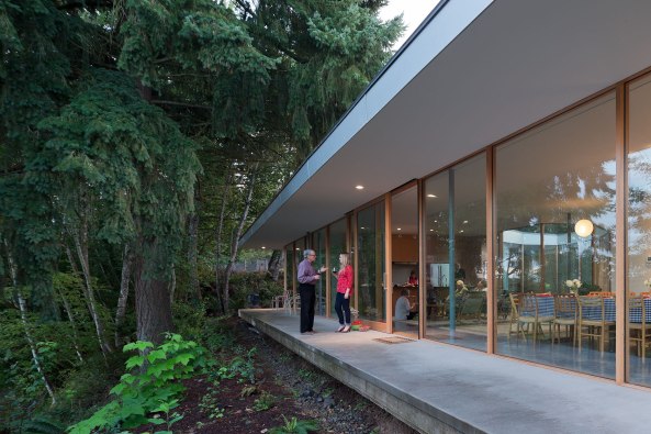 Bungalow mit Loch; Einfamilienhaus; Aurora; Oregon; No Architects; NOA; New York; Innenhof; Courtyard House; private residence; Flachdach; Loft