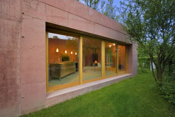 Tilch&Drexler, Michael Christian Peters; Diesen; Ammersee; Riederau; Dmmbeton; Leichtbeton; gefrbter Beton; rot-gefrbter; Atelier; Gstehaus; Neubau; Architektur; Pavillon; Trapezgrundriss