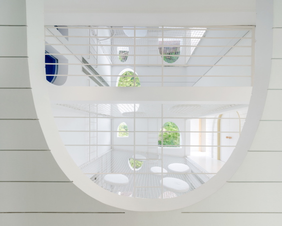 Cha Am Beach, Thailand, Jerry House, Wison Tungthunya, Wohnhaus, Spielplatz, onion, Arisara Chaktranon, Siriyot Chaiamnuay, playground, Netze, Netz, Kletterwand, Turm, kindergerecht, Holz, bunt, farbig, bunters Haus, Rampen, Kindergarten